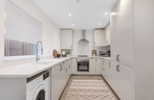 Hemel Hempstead House | Amazing 3BR Home – 15 Min to Harry Potter Studios 25 Min to Luton Airport