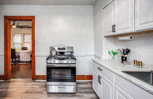 Rochester House | Amazing 3BR house in Rochester with AC, WiFi, Steps: Airport, UofR, RIT, Strong