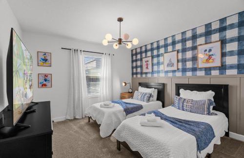 Bay Hill House | Amazing 4 Bed home w private Pool close to Disney 1180KING