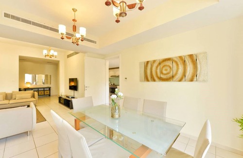 Emirates Hills Villa | Amazing 4 Bed Villa| Private Pool | Stunning Garden | 10 Mins From Dubai Marina