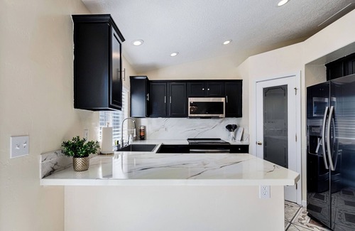 Caldwell House | Amazing 4 bedroom, cozy home conveniently located near the Caldwell Wineries!
