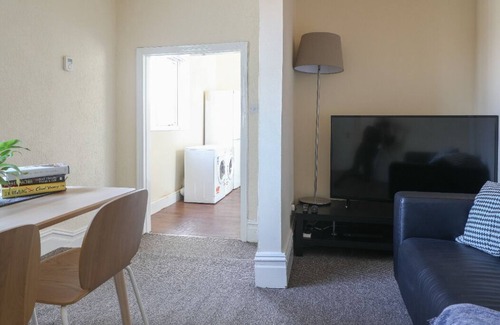 Offerton Apartment | Amazing 4 bedroom house Sleep 7 Manchester