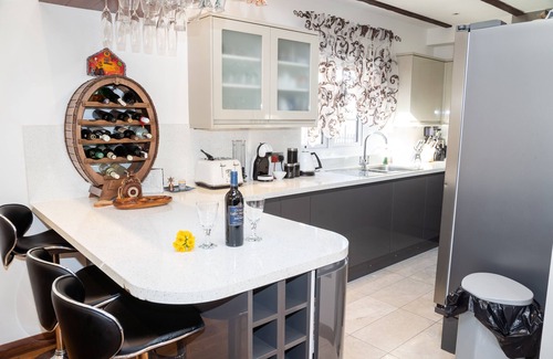 Becontree House | Amazing 4 Bedroom house with a garden