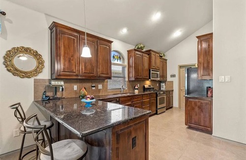 Irving House | Amazing 4-bedroom house with WiFi and AC in fantastic Irving!