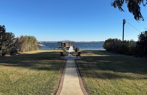 Starke House | Amazing 4 Bedroom Lake Front Home on Kingsley Lake with Screened in Patio