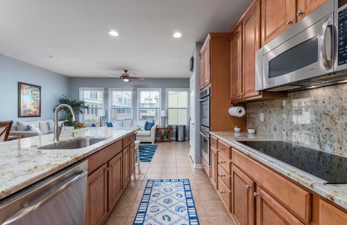 Sunset Island House | Amazing 4 Bedroom Sunset Island Townhome with Bonus Den!