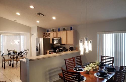 Tivoli Manor Villa | Amazing 4 Bedrooms 3 Bath with private pool, near Disney and Universal!