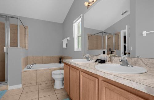 Tivoli Manor Villa | Amazing 4 Bedrooms 3 Bath with private pool, near Disney and Universal!