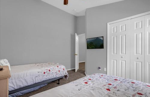 Tivoli Manor Villa | Amazing 4 Bedrooms 3 Bath with private pool, near Disney and Universal!