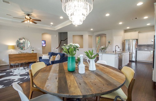 Tomball House | AMAZING 4 BR home w NEW pool & sunken fire pit!