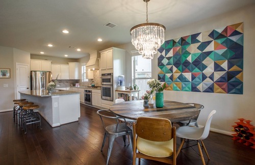 Tomball House | AMAZING 4 BR home w NEW pool & sunken fire pit!