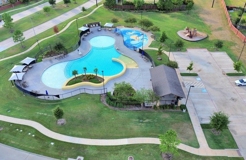 Katy House | Amazing 4Bedroom in Katy - W/ Large Backyard & Pool