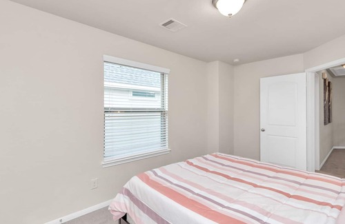 Katy House | Amazing 4Bedroom in Katy - W/ Large Backyard & Pool