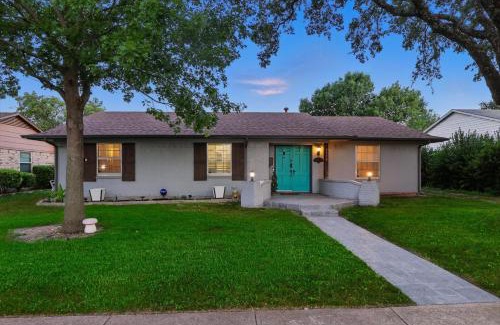 Garland House | Amazing 4BR 2Bath Home w Hot Tub Pool & Game Room
