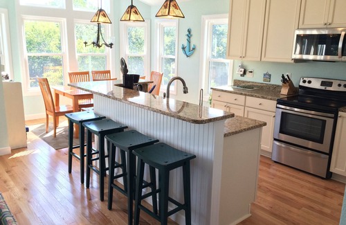 Southern Shores House | AMAZING-4BR BEACH HOUSE-HOT TUB-Free Linens-GREAT LOCATION-Keyless Entry-VolleyB