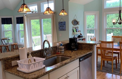 Southern Shores House | AMAZING-4BR BEACH HOUSE-HOT TUB-Free Linens-GREAT LOCATION-Keyless Entry-VolleyB
