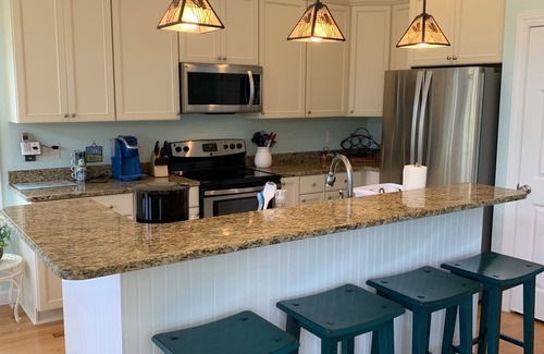 Southern Shores House | AMAZING-4BR BEACH HOUSE-HOT TUB-Free Linens-GREAT LOCATION-Keyless Entry-VolleyB
