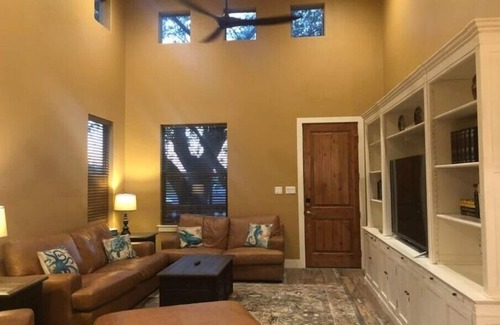 Redmond Terrace House | Amazing 5/5! Pool & Hot Tub!