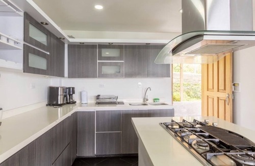 El Penol Villa | Amazing 5 bdrm Villa with view of Piedra el Peñol