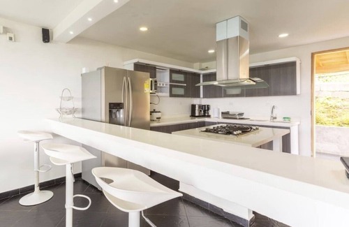 El Penol Villa | Amazing 5 bdrm Villa with view of Piedra el Peñol