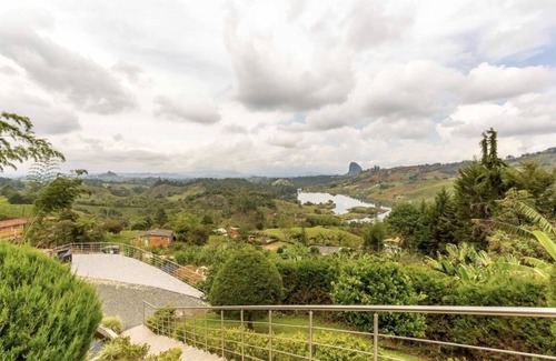 El Penol Villa | Amazing 5 bdrm Villa with view of Piedra el Peñol