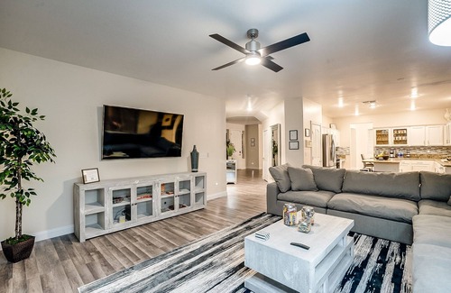 McCullough Hills House | Amazing 5 Bed/4 Bath Residence with Pool/Spa