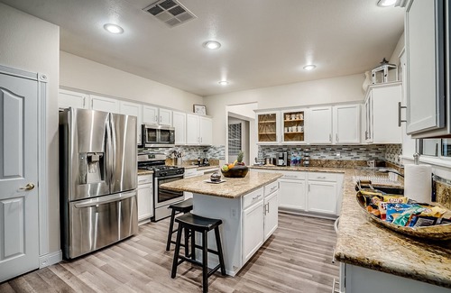McCullough Hills House | Amazing 5 Bed/4 Bath Residence with Pool/Spa