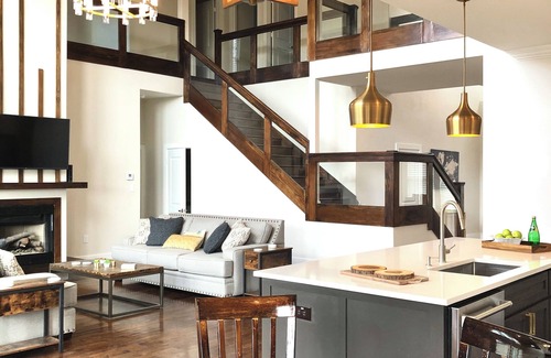 Peak's Suburban Addition House | Amazing 5-bedroom house with AC in vibrant Dallas