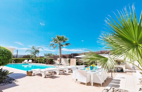 Kissonerga Villa | Amazing 5 Bedroom Villa, Heated Pool, Hot Tub, High End, Close to Village