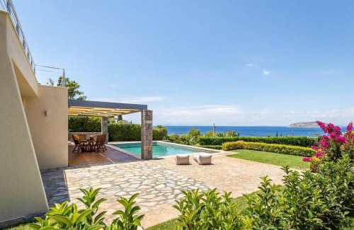 Palaia Fokaia Apartment | Amazing 5 bedroom Villa with Swimming Pool