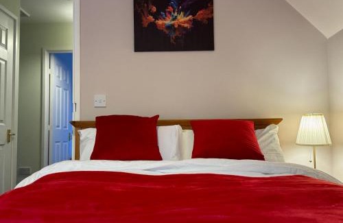 Bedford Villa | Amazing 5 Bedrooms - 10 Beds Detached House in Bedford