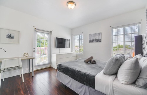 Buena Vista House | Amazing 5BR Family House At Design District - 15 min from the beach