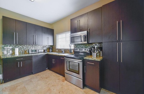 Buena Vista House | Amazing 5BR Family House At Design District - 15 min from the beach