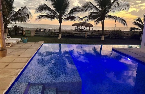 Playa San Diego Villa | Amazing 6 bedroom Ocean Front Retreat with Open-Air Design