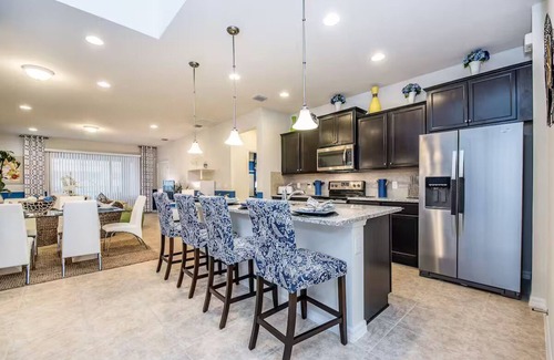 Four Corners House | Amazing 7BDR Villa 20 mins from Disney and Epic! Private pool & Resort access