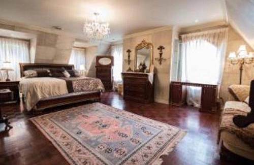 Cartierville Villa | Amazing 8BR Suites Waterview House & SPA