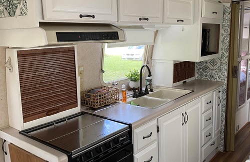 Burton House | Amazing Airstream, Beaufort, SC-Enjoy the Journey!