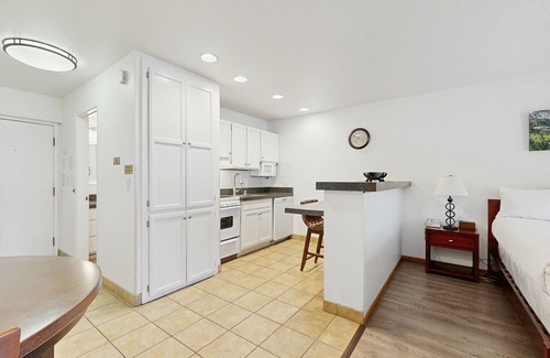 South Lake Tahoe Apartment | Amazing amenities, pool views, and a privileged location near Heavenly await