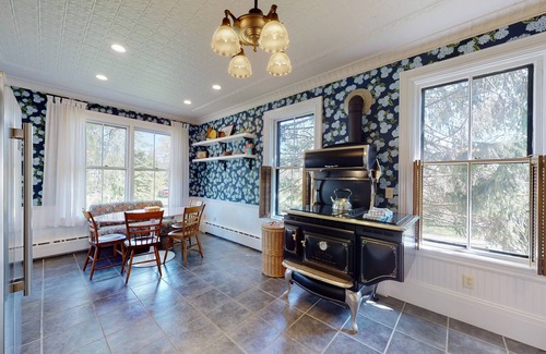 West Dennis House | Amazing and large West Dennis historic home with modern amenities