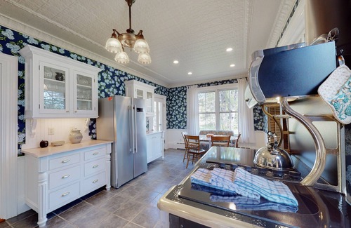 West Dennis House | Amazing and large West Dennis historic home with modern amenities