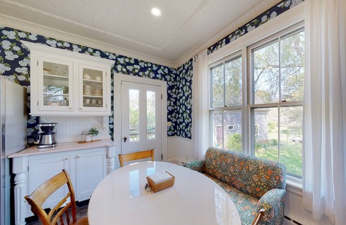 West Dennis House | Amazing and large West Dennis historic home with modern amenities