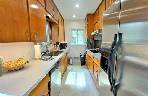 North Admiral House | Amazing and serene view house, art deco charmer, fully restored