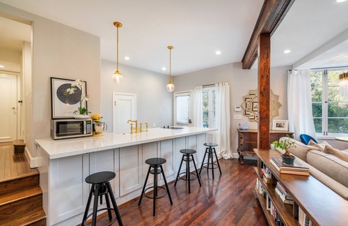 South Arroyo House | Amazing Apartment attached to historic home in Pasadena!