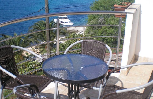 Veliki Drvenik Apartment | Amazing apartment with a gorgeous view, ten meters from the beach!
