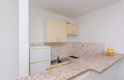 Hodilje Apartment | Amazing apartment in Hodilje with WiFi