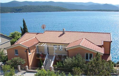 Klek Apartment | Amazing Apartment In Klek With Wifi