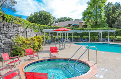 Folsom Apartment | Amazing apartment with all the amenities in the heart of Folsom! Pet Friendly!