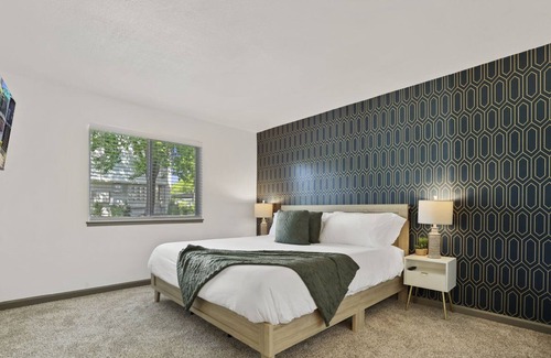 Folsom Apartment | Amazing apartment with all the amenities in the heart of Folsom! Pet Friendly!