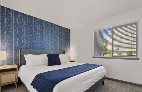 Folsom Apartment | Amazing apartment with all the amenities in the heart of Folsom! Pet Friendly!