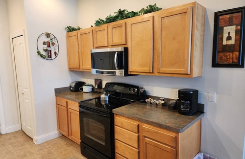 Lorain Apartment | Amazing apartment with AC in Lorain